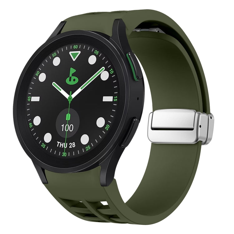 สายรัดนาฬิกาซิลิโคนพร้อมหัวเข็มขัดเงินแม่เหล็กพับได้ Richard สำหรับ Samsung Galaxy Watch FE ขนาด 40 มม., สำหรับ Samsung Galaxy Watch 5 Pro Golf Edition, สำหรับ Samsung Galaxy Watch 5 Golf Edition