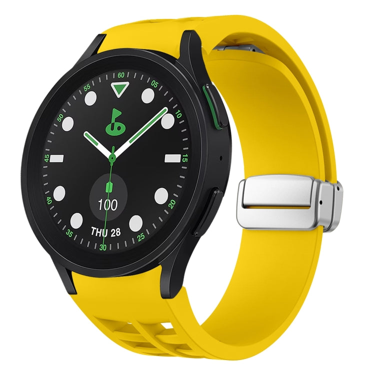 สายรัดนาฬิกาซิลิโคนพร้อมหัวเข็มขัดเงินแม่เหล็กพับได้ Richard สำหรับ Samsung Galaxy Watch FE ขนาด 40 มม., สำหรับ Samsung Galaxy Watch 5 Pro Golf Edition, สำหรับ Samsung Galaxy Watch 5 Golf Edition