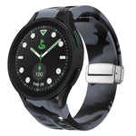 สายรัดนาฬิกาซิลิโคนพร้อมหัวเข็มขัดเงินแม่เหล็กพับได้ Richard สำหรับ Samsung Galaxy Watch FE ขนาด 40 มม., สำหรับ Samsung Galaxy Watch 5 Pro Golf Edition, สำหรับ Samsung Galaxy Watch 5 Golf Edition