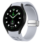 สายรัดนาฬิกาซิลิโคนพร้อมหัวเข็มขัดเงินแม่เหล็กพับได้ Richard สำหรับ Samsung Galaxy Watch FE ขนาด 40 มม., สำหรับ Samsung Galaxy Watch 5 Pro Golf Edition, สำหรับ Samsung Galaxy Watch 5 Golf Edition