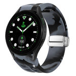 สายรัดนาฬิกาซิลิโคนพร้อมหัวเข็มขัดเงินแม่เหล็กพับได้ Richard สำหรับ Samsung Galaxy Watch FE ขนาด 40 มม., สำหรับ Samsung Galaxy Watch 5 Pro Golf Edition, สำหรับ Samsung Galaxy Watch 5 Golf Edition