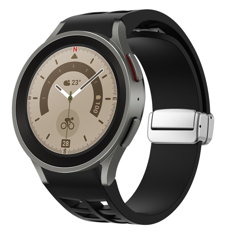 สายรัดนาฬิกาซิลิโคนพร้อมหัวเข็มขัดเงินแม่เหล็กพับได้ Richard สำหรับ Samsung Galaxy Watch 5 Pro ขนาด 45 มม., สำหรับ Samsung Galaxy Watch 7 ขนาด 40 / 44 มม., สำหรับ Samsung Galaxy Watch 6 Classic ขนาด 43 / 47 มม.