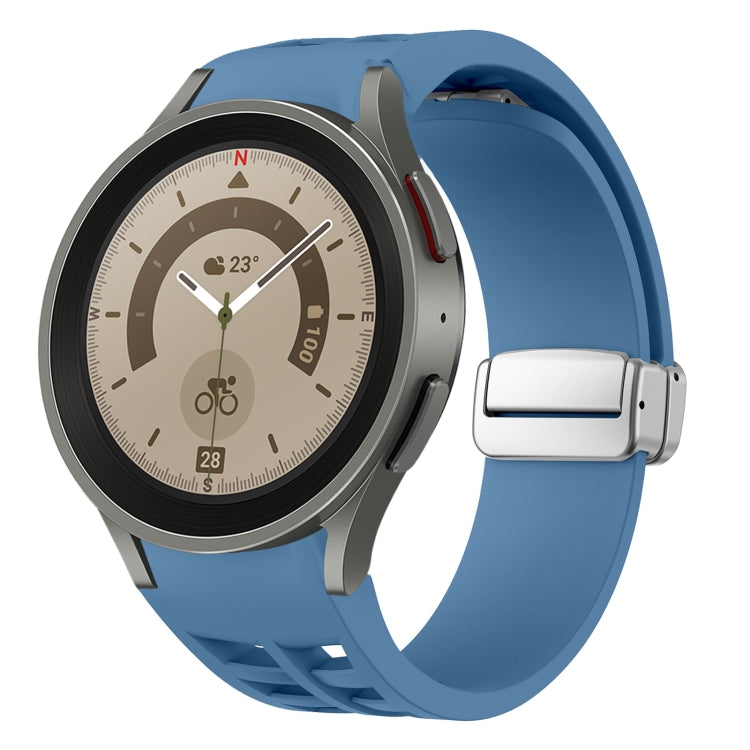 สายรัดนาฬิกาซิลิโคนพร้อมหัวเข็มขัดเงินแม่เหล็กพับได้ Richard สำหรับ Samsung Galaxy Watch 5 Pro ขนาด 45 มม., สำหรับ Samsung Galaxy Watch 7 ขนาด 40 / 44 มม., สำหรับ Samsung Galaxy Watch 6 Classic ขนาด 43 / 47 มม.