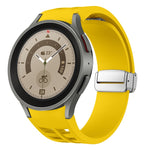 สายรัดนาฬิกาซิลิโคนพร้อมหัวเข็มขัดเงินแม่เหล็กพับได้ Richard สำหรับ Samsung Galaxy Watch 5 Pro ขนาด 45 มม., สำหรับ Samsung Galaxy Watch 7 ขนาด 40 / 44 มม., สำหรับ Samsung Galaxy Watch 6 Classic ขนาด 43 / 47 มม.