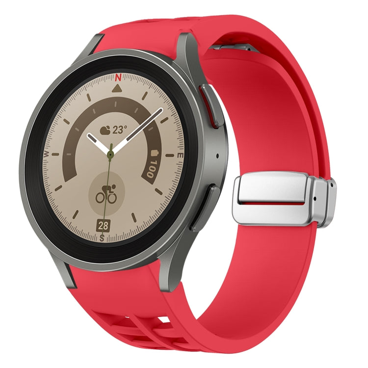 สายรัดนาฬิกาซิลิโคนพร้อมหัวเข็มขัดเงินแม่เหล็กพับได้ Richard สำหรับ Samsung Galaxy Watch 5 Pro ขนาด 45 มม., สำหรับ Samsung Galaxy Watch 7 ขนาด 40 / 44 มม., สำหรับ Samsung Galaxy Watch 6 Classic ขนาด 43 / 47 มม.