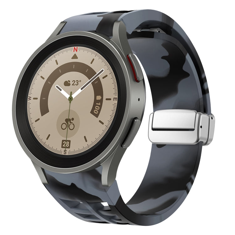สายรัดนาฬิกาซิลิโคนพร้อมหัวเข็มขัดเงินแม่เหล็กพับได้ Richard สำหรับ Samsung Galaxy Watch 5 Pro ขนาด 45 มม., สำหรับ Samsung Galaxy Watch 7 ขนาด 40 / 44 มม., สำหรับ Samsung Galaxy Watch 6 Classic ขนาด 43 / 47 มม.