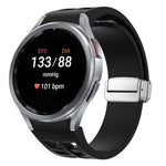 สายรัดนาฬิกาซิลิโคนพร้อมหัวเข็มขัดเงินแม่เหล็กพับได้ Richard สำหรับ Samsung Galaxy Watch 5 Pro ขนาด 45 มม., สำหรับ Samsung Galaxy Watch 7 ขนาด 40 / 44 มม., สำหรับ Samsung Galaxy Watch 6 Classic ขนาด 43 / 47 มม.