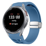 สายรัดนาฬิกาซิลิโคนพร้อมหัวเข็มขัดเงินแม่เหล็กพับได้ Richard สำหรับ Samsung Galaxy Watch 5 Pro ขนาด 45 มม., สำหรับ Samsung Galaxy Watch 7 ขนาด 40 / 44 มม., สำหรับ Samsung Galaxy Watch 6 Classic ขนาด 43 / 47 มม.