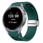 สายรัดนาฬิกาซิลิโคนพร้อมหัวเข็มขัดเงินแม่เหล็กพับได้ Richard สำหรับ Samsung Galaxy Watch 5 Pro ขนาด 45 มม., สำหรับ Samsung Galaxy Watch 7 ขนาด 40 / 44 มม., สำหรับ Samsung Galaxy Watch 6 Classic ขนาด 43 / 47 มม.