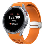 สายรัดนาฬิกาซิลิโคนพร้อมหัวเข็มขัดเงินแม่เหล็กพับได้ Richard สำหรับ Samsung Galaxy Watch 5 Pro ขนาด 45 มม., สำหรับ Samsung Galaxy Watch 7 ขนาด 40 / 44 มม., สำหรับ Samsung Galaxy Watch 6 Classic ขนาด 43 / 47 มม.