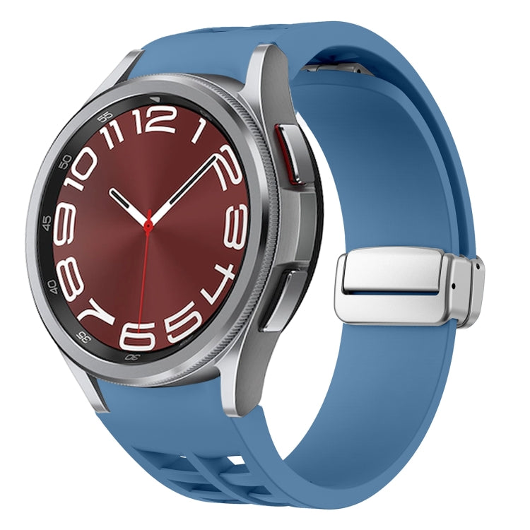 สายรัดนาฬิกาซิลิโคนพร้อมหัวเข็มขัดเงินแม่เหล็กพับได้ Richard สำหรับ Samsung Galaxy Watch 5 Pro ขนาด 45 มม., สำหรับ Samsung Galaxy Watch 7 ขนาด 40 / 44 มม., สำหรับ Samsung Galaxy Watch 6 Classic ขนาด 43 / 47 มม.