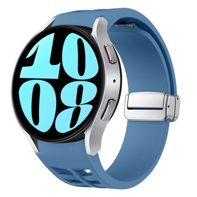 สายรัดนาฬิกาซิลิโคนพร้อมหัวเข็มขัดเงินแม่เหล็กพับได้ Richard สำหรับ Samsung Galaxy Watch 6 ขนาด 40 / 44 มม., สำหรับ Samsung Galaxy Watch 5 ขนาด 40 / 44 มม., สำหรับ Samsung Galaxy Watch 4 ขนาด 40 / 44 มม.