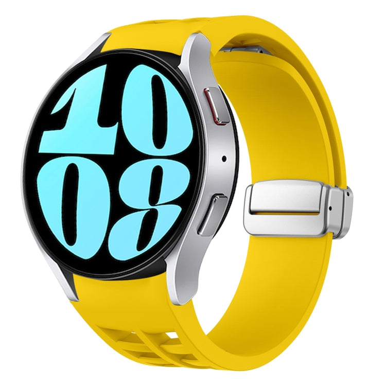 สายรัดนาฬิกาซิลิโคนพร้อมหัวเข็มขัดเงินแม่เหล็กพับได้ Richard สำหรับ Samsung Galaxy Watch 6 ขนาด 40 / 44 มม., สำหรับ Samsung Galaxy Watch 5 ขนาด 40 / 44 มม., สำหรับ Samsung Galaxy Watch 4 ขนาด 40 / 44 มม.
