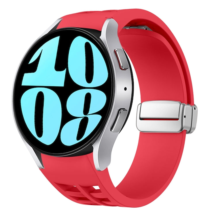 สายรัดนาฬิกาซิลิโคนพร้อมหัวเข็มขัดเงินแม่เหล็กพับได้ Richard สำหรับ Samsung Galaxy Watch 6 ขนาด 40 / 44 มม., สำหรับ Samsung Galaxy Watch 5 ขนาด 40 / 44 มม., สำหรับ Samsung Galaxy Watch 4 ขนาด 40 / 44 มม.