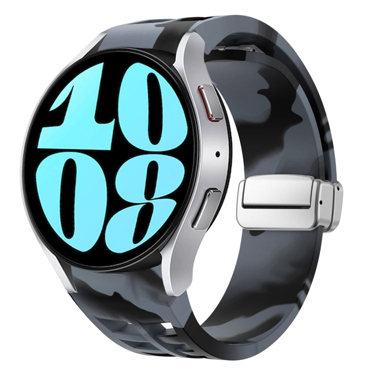 สายรัดนาฬิกาซิลิโคนพร้อมหัวเข็มขัดเงินแม่เหล็กพับได้ Richard สำหรับ Samsung Galaxy Watch 6 ขนาด 40 / 44 มม., สำหรับ Samsung Galaxy Watch 5 ขนาด 40 / 44 มม., สำหรับ Samsung Galaxy Watch 4 ขนาด 40 / 44 มม.