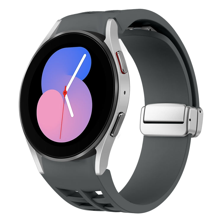 สายรัดนาฬิกาซิลิโคนพร้อมหัวเข็มขัดเงินแม่เหล็กพับได้ Richard สำหรับ Samsung Galaxy Watch 6 ขนาด 40 / 44 มม., สำหรับ Samsung Galaxy Watch 5 ขนาด 40 / 44 มม., สำหรับ Samsung Galaxy Watch 4 ขนาด 40 / 44 มม.