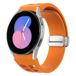 สายรัดนาฬิกาซิลิโคนพร้อมหัวเข็มขัดเงินแม่เหล็กพับได้ Richard สำหรับ Samsung Galaxy Watch 6 ขนาด 40 / 44 มม., สำหรับ Samsung Galaxy Watch 5 ขนาด 40 / 44 มม., สำหรับ Samsung Galaxy Watch 4 ขนาด 40 / 44 มม.