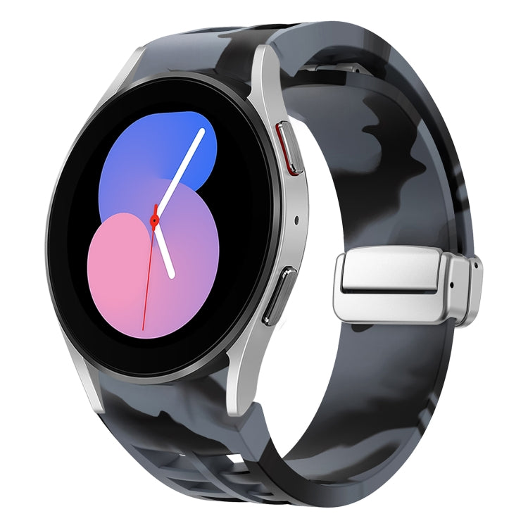 สายรัดนาฬิกาซิลิโคนพร้อมหัวเข็มขัดเงินแม่เหล็กพับได้ Richard สำหรับ Samsung Galaxy Watch 6 ขนาด 40 / 44 มม., สำหรับ Samsung Galaxy Watch 5 ขนาด 40 / 44 มม., สำหรับ Samsung Galaxy Watch 4 ขนาด 40 / 44 มม.