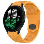 สายซิลิโคนหัวเข็มขัดกลับลายพื้นผิวฟุตบอล สำหรับ Samsung Galaxy Watch 4 44mm, สำหรับ Samsung Galaxy Watch 4 40mm, สำหรับ Samsung Galaxy Watch 4 Classic 46mm, สำหรับ Samsung Galaxy Watch 4 Classic 42mm