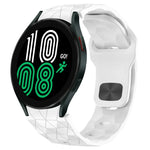 สายซิลิโคนหัวเข็มขัดกลับลายพื้นผิวฟุตบอล สำหรับ Samsung Galaxy Watch 4 44mm, สำหรับ Samsung Galaxy Watch 4 40mm, สำหรับ Samsung Galaxy Watch 4 Classic 46mm, สำหรับ Samsung Galaxy Watch 4 Classic 42mm