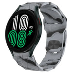 สายซิลิโคนหัวเข็มขัดกลับลายพื้นผิวฟุตบอล สำหรับ Samsung Galaxy Watch 4 44mm, สำหรับ Samsung Galaxy Watch 4 40mm, สำหรับ Samsung Galaxy Watch 4 Classic 46mm, สำหรับ Samsung Galaxy Watch 4 Classic 42mm