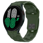 สายซิลิโคนหัวเข็มขัดกลับลายพื้นผิวฟุตบอล สำหรับ Samsung Galaxy Watch 4 44mm, สำหรับ Samsung Galaxy Watch 4 40mm, สำหรับ Samsung Galaxy Watch 4 Classic 46mm, สำหรับ Samsung Galaxy Watch 4 Classic 42mm