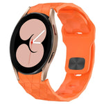 สายซิลิโคนหัวเข็มขัดกลับลายพื้นผิวฟุตบอล สำหรับ Samsung Galaxy Watch 4 44mm, สำหรับ Samsung Galaxy Watch 4 40mm, สำหรับ Samsung Galaxy Watch 4 Classic 46mm, สำหรับ Samsung Galaxy Watch 4 Classic 42mm