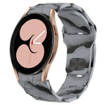 สายซิลิโคนหัวเข็มขัดกลับลายพื้นผิวฟุตบอล สำหรับ Samsung Galaxy Watch 4 44mm, สำหรับ Samsung Galaxy Watch 4 40mm, สำหรับ Samsung Galaxy Watch 4 Classic 46mm, สำหรับ Samsung Galaxy Watch 4 Classic 42mm