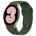 สายซิลิโคนหัวเข็มขัดกลับลายพื้นผิวฟุตบอล สำหรับ Samsung Galaxy Watch 4 44mm, สำหรับ Samsung Galaxy Watch 4 40mm, สำหรับ Samsung Galaxy Watch 4 Classic 46mm, สำหรับ Samsung Galaxy Watch 4 Classic 42mm