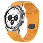 สายซิลิโคนหัวเข็มขัดกลับลายพื้นผิวฟุตบอล สำหรับ Samsung Galaxy Watch 4 44mm, สำหรับ Samsung Galaxy Watch 4 40mm, สำหรับ Samsung Galaxy Watch 4 Classic 46mm, สำหรับ Samsung Galaxy Watch 4 Classic 42mm