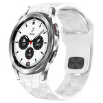 สายซิลิโคนหัวเข็มขัดกลับลายพื้นผิวฟุตบอล สำหรับ Samsung Galaxy Watch 4 44mm, สำหรับ Samsung Galaxy Watch 4 40mm, สำหรับ Samsung Galaxy Watch 4 Classic 46mm, สำหรับ Samsung Galaxy Watch 4 Classic 42mm