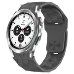 สายซิลิโคนหัวเข็มขัดกลับลายพื้นผิวฟุตบอล สำหรับ Samsung Galaxy Watch 4 44mm, สำหรับ Samsung Galaxy Watch 4 40mm, สำหรับ Samsung Galaxy Watch 4 Classic 46mm, สำหรับ Samsung Galaxy Watch 4 Classic 42mm