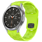 สายซิลิโคนหัวเข็มขัดกลับลายพื้นผิวฟุตบอล สำหรับ Samsung Galaxy Watch 4 44mm, สำหรับ Samsung Galaxy Watch 4 40mm, สำหรับ Samsung Galaxy Watch 4 Classic 46mm, สำหรับ Samsung Galaxy Watch 4 Classic 42mm