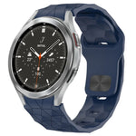 สายซิลิโคนหัวเข็มขัดกลับลายพื้นผิวฟุตบอล สำหรับ Samsung Galaxy Watch 4 44mm, สำหรับ Samsung Galaxy Watch 4 40mm, สำหรับ Samsung Galaxy Watch 4 Classic 46mm, สำหรับ Samsung Galaxy Watch 4 Classic 42mm
