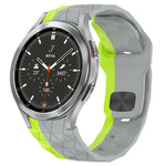 สายซิลิโคนหัวเข็มขัดกลับลายพื้นผิวฟุตบอล สำหรับ Samsung Galaxy Watch 4 44mm, สำหรับ Samsung Galaxy Watch 4 40mm, สำหรับ Samsung Galaxy Watch 4 Classic 46mm, สำหรับ Samsung Galaxy Watch 4 Classic 42mm
