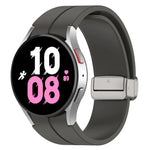 สายซิลิโคนหัวเข็มขัดเงินพับแม่เหล็ก สำหรับ Samsung Galaxy Watch FE 40mm, สำหรับ Samsung Galaxy Watch7 40 / 44mm