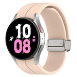สายซิลิโคนหัวเข็มขัดเงินพับแม่เหล็ก สำหรับ Samsung Galaxy Watch FE 40mm, สำหรับ Samsung Galaxy Watch7 40 / 44mm