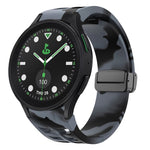 สายรัดนาฬิกาซิลิโคนแม่เหล็กพับหัวล็อกสีดำ Richard สำหรับ Samsung Galaxy Watch 6 ขนาด 40 / 44 มม. สำหรับ Samsung Galaxy Watch 5 Pro Golf Edition สำหรับ Samsung Galaxy Watch 5 Golf Edition
