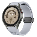 สายรัดนาฬิกาซิลิโคนแม่เหล็กพับหัวล็อกสีดำ Richard สำหรับ Samsung Galaxy Watch 5 ขนาด 40 / 44 มม. สำหรับ Samsung Galaxy Watch 5 Pro ขนาด 45 มม. สำหรับ Samsung Galaxy Watch 4 ขนาด 40 / 44 มม.