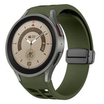 สายรัดนาฬิกาซิลิโคนแม่เหล็กพับหัวล็อกสีดำ Richard สำหรับ Samsung Galaxy Watch 5 ขนาด 40 / 44 มม. สำหรับ Samsung Galaxy Watch 5 Pro ขนาด 45 มม. สำหรับ Samsung Galaxy Watch 4 ขนาด 40 / 44 มม.