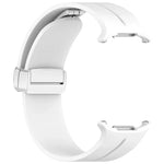 สายซิลิโคนพร้อมหัวเข็มขัดพับแม่เหล็กสีเงินสำหรับ Samsung Galaxy Watch Ultra 47มม. / Ultra 2025 Groove