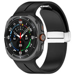 สายซิลิโคนพร้อมหัวเข็มขัดพับแม่เหล็กสีเงินสำหรับ Samsung Galaxy Watch Ultra 47มม. / Ultra 2025 Groove