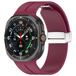 สายซิลิโคนพร้อมหัวเข็มขัดพับแม่เหล็กสีเงินสำหรับ Samsung Galaxy Watch Ultra 47มม. / Ultra 2025 Groove