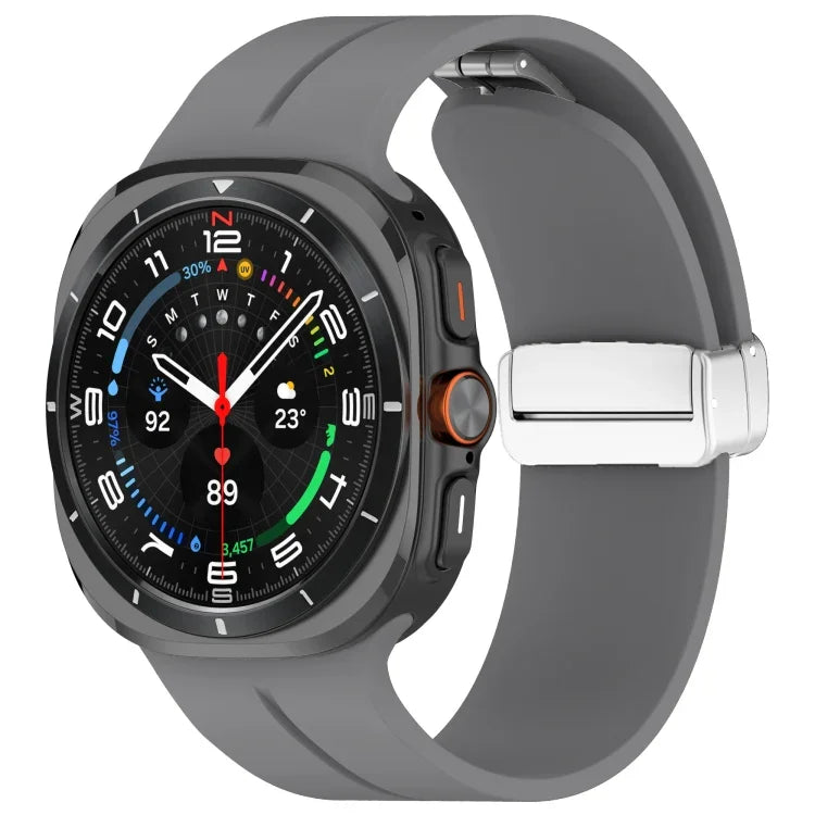 สายซิลิโคนพร้อมหัวเข็มขัดพับแม่เหล็กสีเงินสำหรับ Samsung Galaxy Watch Ultra 47มม. / Ultra 2025 Groove