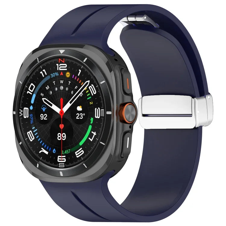 สายซิลิโคนพร้อมหัวเข็มขัดพับแม่เหล็กสีเงินสำหรับ Samsung Galaxy Watch Ultra 47มม. / Ultra 2025 Groove