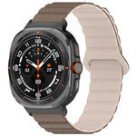 สายซิลิโคนแม่เหล็กลายจุดสองสีสำหรับ Samsung Galaxy Watch Ultra 47มม.