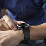 สายรัดนาฬิกาซิลิโคนพับหัวเข็มขัดแม่เหล็กสีเงินสองสี สำหรับ Samsung Galaxy Watch 3 41 มม., สำหรับ Samsung Galaxy Watch Active, สำหรับ Samsung Galaxy Watch 42 มม., สำหรับ Samsung Gear S2 Classic