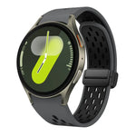 สายซิลิโคนพับแม่เหล็กสองสีพร้อมหัวเข็มขัดสีดำ สำหรับ Samsung Galaxy Watch 7 40 / 44มม., สำหรับ Samsung Galaxy Watch 5 40 / 44มม., สำหรับ Samsung Galaxy Watch 4 40 / 44มม., สำหรับ Samsung Galaxy Watch 4 Classic 42 / 46มม.