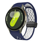 สายซิลิโคนพับแม่เหล็กสองสีพร้อมหัวเข็มขัดสีดำ สำหรับ Samsung Galaxy Watch 7 40 / 44มม., สำหรับ Samsung Galaxy Watch 5 40 / 44มม., สำหรับ Samsung Galaxy Watch 4 40 / 44มม., สำหรับ Samsung Galaxy Watch 4 Classic 42 / 46มม.