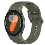 สายรัดนาฬิกาซิลิโคนลายเม็ดคลื่นเย็บพร้อมระบบปลดเร็ว สำหรับ Samsung Galaxy Watch FE ขนาด 40 มม., สำหรับ Samsung Galaxy Watch 7 ขนาด 44 มม., สำหรับ Samsung Galaxy Watch 7 ขนาด 40 มม., สำหรับ Samsung Galaxy Watch 6 Classic ขนาด 47 มม.